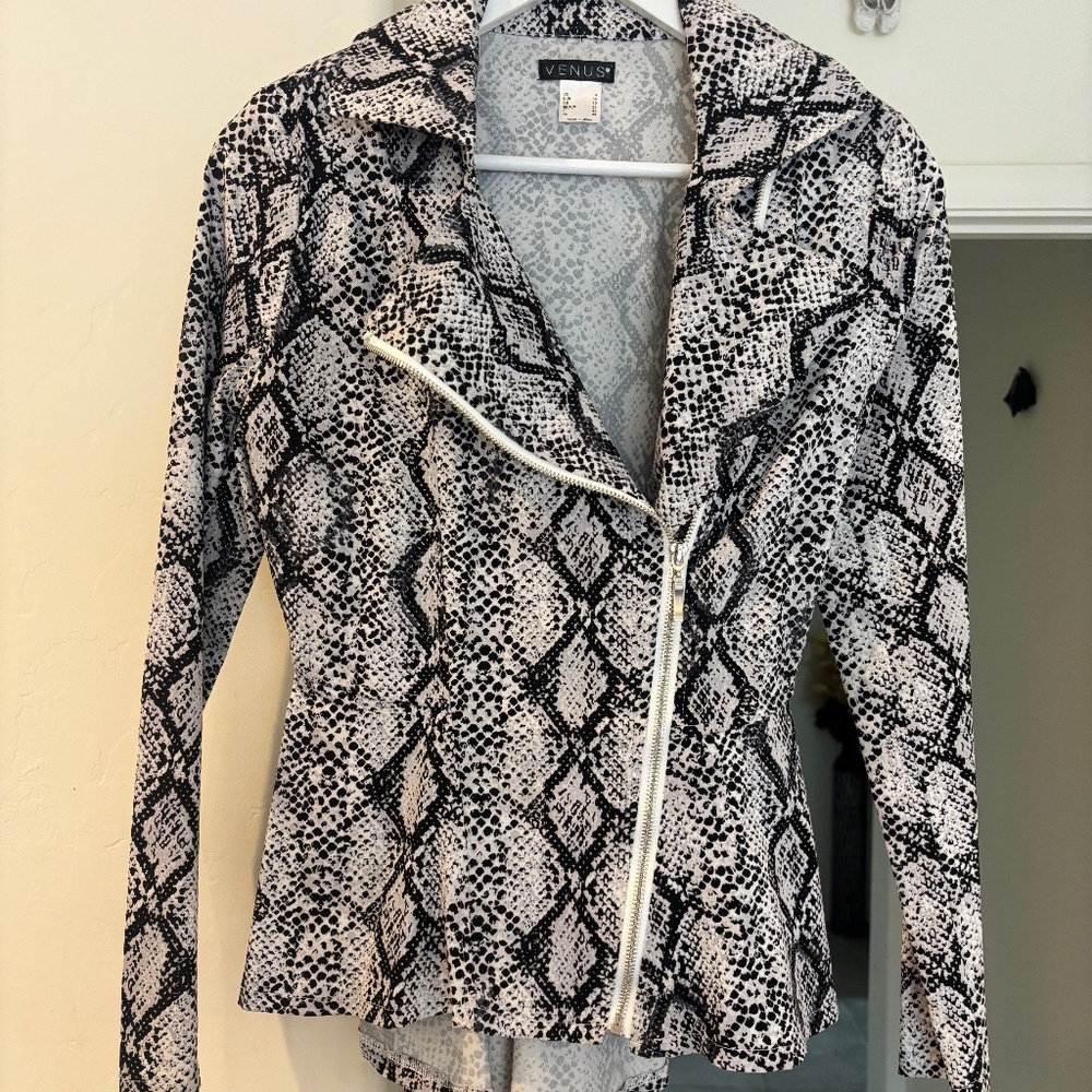 SUPER COOL FAKE SNAKE JACKET BY VENUS (S)